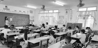 In Balabag Elementary School in Malay, Aklan, elementary pupils observe physical distancing in class. They also wear facemask.