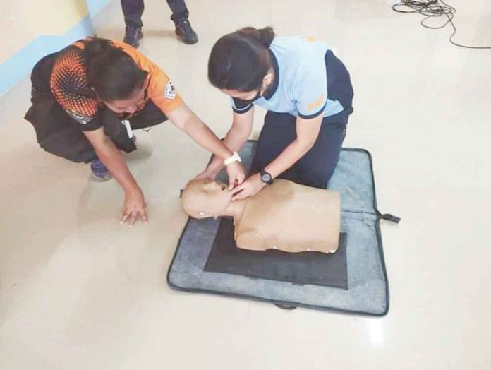 barbaza1 Police officers of Barbaza, Antique train on basic life support and first aid. PHOTO FROM BARBAZA MUNICIPAL POLICE STATION