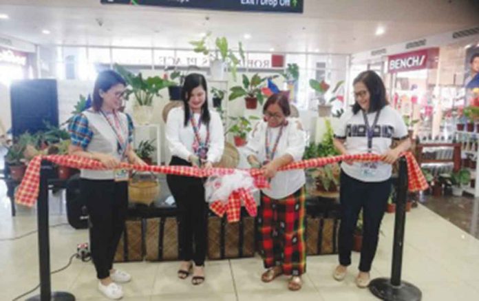 The trade fair showcasing the products of 25 micro-, small- and medium entrepreneurs in Antique formally opened at a mall on Aug. 11. The trade fair will run until Aug. 16. PNA PHOTO BY ANNABEL CONSUELO J. PETINGLAY