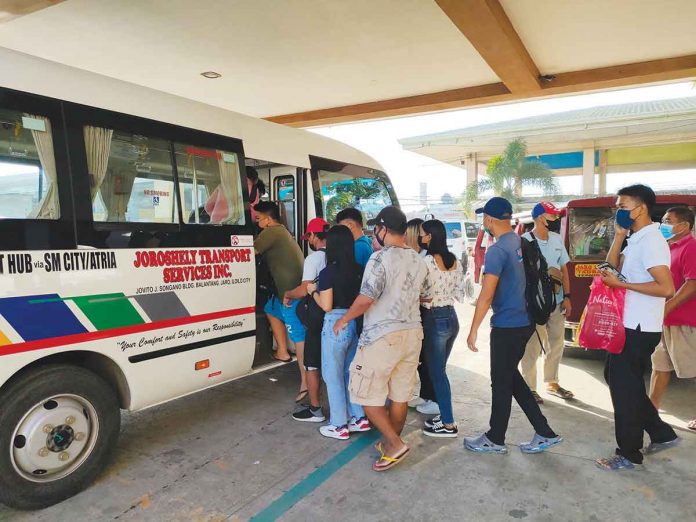front-glenda-extension Iloilo City-bound passengers board a modernized jeepney at the transport terminal in Barangay Tagbak, Jaro district. Under the Local Public Transport Route Plan, provincial jeepneys are prohibited from entering the city. ARNEL JOHN PALCULLO/PN