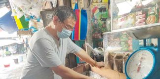 Iloilo Central Market vendor Jose Jocon has temporarily stopped selling refined or white sugar. He says his customers no longer buy refined sugar because it has become expensive. Jocson currently sells just brown sugar. A shortage in the supply of refined sugar is being blamed for the increase in its price in the markets. ARNEL JOHN PALCULLO/PN