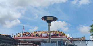 About 100 persons deprived of liberty at the Iloilo District Jail in Barangay Nanga, Pototan stage a noise barrage on the rooftop of the prison facility’s administrative building. They are discontented with the food being served them. ARNEL JOHN PLCULLO/PN