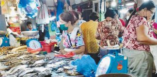 Article 81 of the Republic Act No. 7394 or the Consumer Act of the Philippines requires appropriate tags, labels, or markings that indicate the prices of consumer products sold in retail. Do vendors at the public market of Kalibo, Aklan know about this?