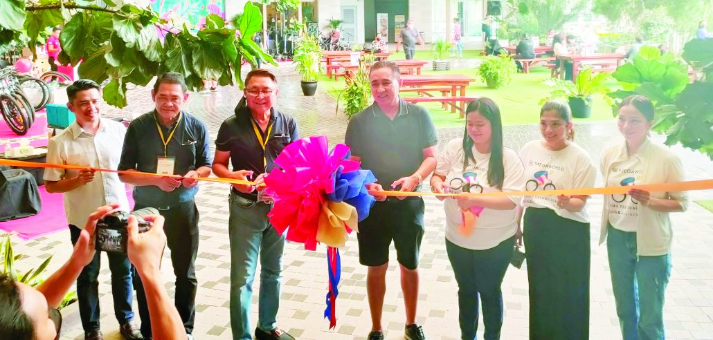 From L-R : City Councilor Rudolph Ganzon; Iloilo Festivals Foundation Inc. (IFFI) Chairman Rito Carlos Peña; Iloilo City MICE Director Salvador Divinagracia; IFFI President Jomari Layson; Megaworld Visayas Vice President for Sales and Marketing Jennifer Fong ; Iloilo Business Park Township Director Jogie P. Viceo; and Festive Walk Iloilo General Manager Karmela Jesena.
