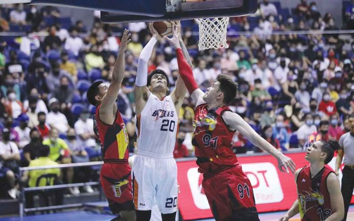 Meralco Bolts’ Raymond Almazan challenges the defense of San Miguel Beermen’s Rodney Brondial for an inside hit. PBA MEDIA BUREAU