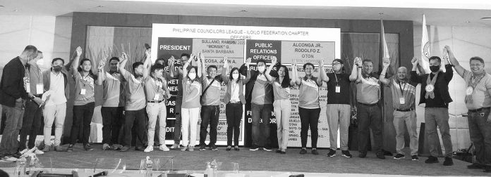 sullano Department of Interior and Local Government - Iloilo provincial director Teodora Sumagaysay proclaims the newly-elected officers of the Philippine Councilors League – Iloilo chapter. IME SORNITO/PN