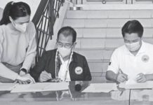 Bacolod gov’t, DHSUD ink pact to build 10K housing units Housing secretary Jose Rizalino Acuzar (2nd from left) and Bacolod City mayor Alfredo Abelardo Benitez lead the signing of the memorandum of understanding for the development of 10,000 housing units for informal settler families at the Bacolod City Government Center on Saturday, Sept. 3, 2022.