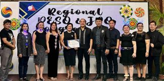 Barotac Viejo, Iloilo mayor Nielo “Bongbong” Tupas (6th from left) and the town’s Public Employment Service Office head Eva Causing (5th from right) receive a certificate of entitlement for P1 million worth of livelihood projects after being recognized as one of the grand winners in the Secretary's Bayanihan Service Award 2022 by the Department of Labor and Employment Region 6. MAYOR BONGBONG TUPAS/FB