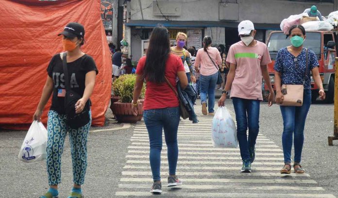 Wearing of face masks outdoors is now optional in Iloilo province as stated in an executive order issued by Gov. Arthur Defensor Jr. on Wednesday, Sept. 7, 2022. PN PHOTO