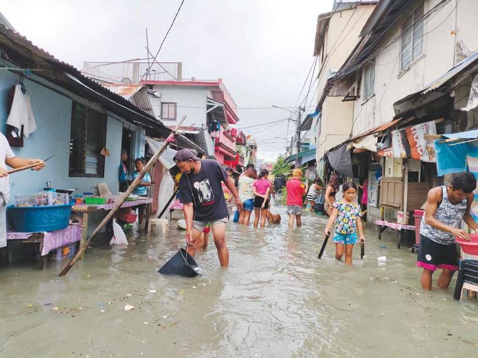 flood Iloilo Provincial Health Office chief Dr. Maria Socorro Colmenares-Quiñon warns the public to avoid getting into floodwaters, especially if they have open wounds. She said if one can’t avoid it, make sure to wash with soap and clean water afterwards. PN FILE PHOTO