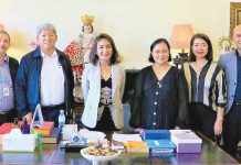 LANDBANK supports Cebu LGU’s livelihood program for farmers, fishers Land Bank of the Philippines (LANDBANK) President and CEO Cecilia C. Borromeo (5th from left) pays a courtesy visit to Cebu Governor Gwendolyn F. Garcia (4th from left) on September 15, 2022. Joining them are LANDBANK Executive Vice President Liduvino S. Geron (3rd from left), Corporate Banking Group Head and Senior Vice President Ma. Celeste A. Burgos (6th from left), and other LANDBANK senior officials.