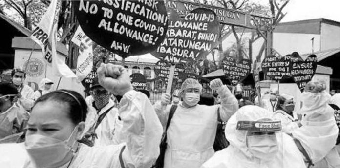 nation2 FRONT-LINERS’ CALL. Health workers join a “Black Hearts Day” protest at the Department of Health compound in Manila on Monday to condemn a proposed measure granting them benefits which they describe as divisive and discriminatory. MARIANNE BERMUDEZ © PHILIPPINE DAILY INQUIRER