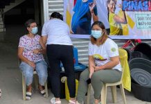 NegOcc begins house-to-house vaxx vs COVID-19 A senior citizen from San Enrique, Negros Occidental receives her COVID-19 vaccine shot. SAN ENRIQUE RURAL HEALTH UNIT