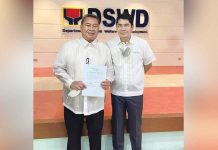 Nochete takes oath as DSWD-6 reg’l director Former Iloilo Provincial Board member Atty. Carmelo Nochete (left) was formally sworn into office as the new regional director of the Department of Social Welfare and Development (DSWD) Region 6. With him in photo is DSWD Secretary Erwin Tulfo.