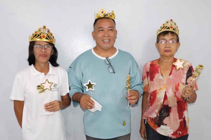 roxas-city2 Elena Aguilos, Noel Borreros and Rebecca Acepcion were recognized as Outstanding Child Development Workers in Roxas City . RONNIE DADIVAS/FB