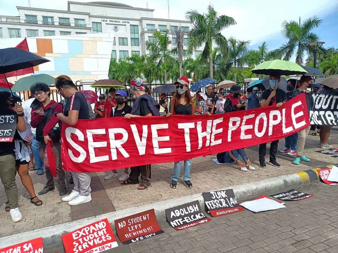 serve-the-people Militant groups mark the 50th anniversary of the declaration of Martial Law in the country through a rally, peace forum and dialogue with survivors in front of the Iloilo provincial capitol in Iloilo City on Wednesday, Sept. 21. AJ PALCULLO