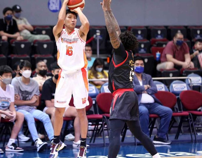 sports-Jeff NorthPort Batang Pier’s Jeffrei Chan pulls up for a three-pointer against the defense of Bay Area Dragons’ Myles Powell. PBA MEDIA BUREAU