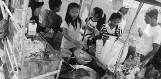 Iloilo City councilor Alan Zaldivar files a proposed ordinance requiring ambulant vendors, among others, the use of sanitary gloves or headgear every time they handle and prepare food items. PN FILE PHOTO