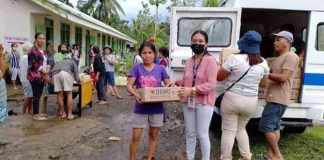 The Department of Social Welfare and Development (DSWD) in Western Visayas distributes family food packs to families affected by flash flood brought by Tropical Storm “Paeng” in Tapaz, Capiz. DSWD-6 PHOTO