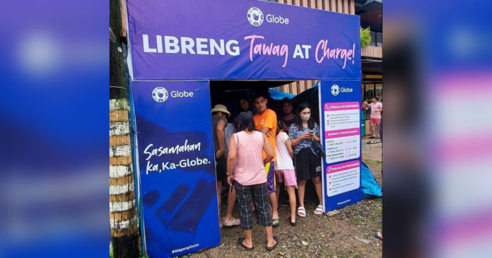 Globe deployed a Libreng Tawag and Libreng Charging station in Boac, Marinduque in the wake of Tropical Storm Paeng.