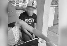 Officers of the Regional Police Drug Enforcement Unit 6 confiscate from drug suspect Arwin Dela Cruz a total of 110 grams of suspected shabu valued at around P748,000 and non-drug items during a drug buy-bust operation on Saturday, Oct. 7, 2022. DYSI SUPER RADYO PHOTO