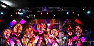 GRANDER, BRIGHTER. Spectators are given a glimpse of the Dinagyang Ilomination, the newest festival event to spice up the face-to-face celebration of Dinagyang 2023. Photo shows the Dinagyang warriors in lighted costumes perform at the start of the 100-day countdown to Dinagyang 2023 at SM City Iloilo on Friday, Oct. 14. ILOILO CITY MAYOR’S OFFICE PHOTO