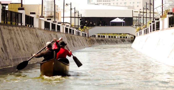 gondola-ride-cubix-park-iloilo Gondola ride at the man-made canal in Mandurriao district is one of the many attractions in Iloilo City. CUBIX PARK - ILOILO CITY/FB PHOTO