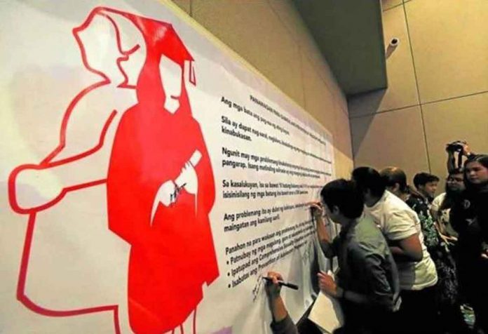 nation1 YES TO SAFE SEX. Fewer Filipino youth engage in premarital sex but more are using protection to prevent unwanted pregnancy, the same objective of the “No More Children Having Children” campaign in 2019. LYN RILLON © PHILIPPINE DAILY INQUIRER