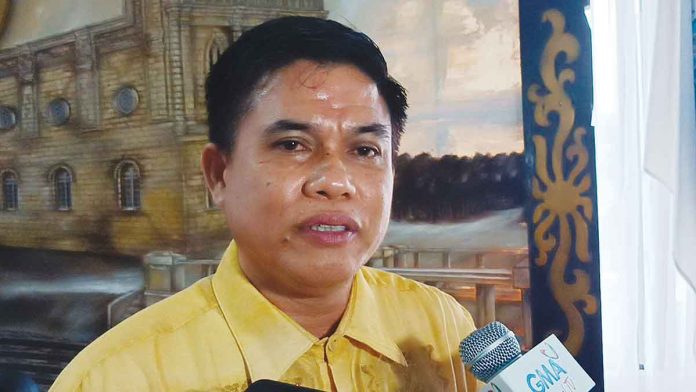 oton The Sangguniang Bayan (SB) of Oton led by Vice Mayor Neil P. Olivares approved a resolution declaring state of calamity in the town after African Swine Fever (ASF) already spread to several barangays. Olivares said the town can now use its P5.8-million calamity fund. AJ PALCULLO/PN