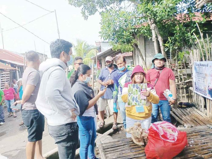 pork-1 Officials of Barangay Tuburan in E.B. Magalona, Negros Occidental, assisted by the personnel of the Municipal Agriculturist Office and the Provincial Veterinary Office, intercepted five kilos of raw pork from Panay Island around 1 p.m. on Tuesday, Oct. 25. The seized meat was immediately properly disposed of. E.B. MAGALONA PIO PHOTO
