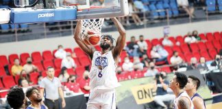 NLEX Road Warriors’ Earl Clark splits the TNT Tropang Giga defense for a two-handed flush. PBA MEDIA BUREAU