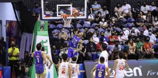 Magnolia Chicken Timplados Hotshots’ Calvin Abueva falls short with his layup after being fouled by Negrense Jeffrei Chan of NorthPort Batang Pier. PBA MEDIA BUREAU
