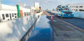 The Iloilo City Council is seeking an inquiry into the newly-built P680-million Ungka flyover that appears to be sinking, cracking and suffering from water pooling. AJ PALCULLO/PN