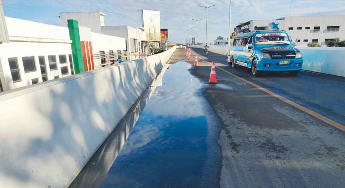 The Iloilo City Council is seeking an inquiry into the newly-built P680-million Ungka flyover that appears to be sinking, cracking and suffering from water pooling. AJ PALCULLO/PN
