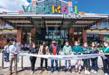 Villar Group Chairman Manny Villar (4th from left) leads the ribbon-cutting ceremony for the official opening of 10 new stores at Vista Mall Iloilo on Oct. 21, 2022 in Barangay Pulo Maestra Vita, Oton, Iloilo. With him are (from second from left) Doris Dy, Erl Millanes, Vladimir Alabado, Florence Bernardo, Nercy Torrilla, and Michelle Barrientos.