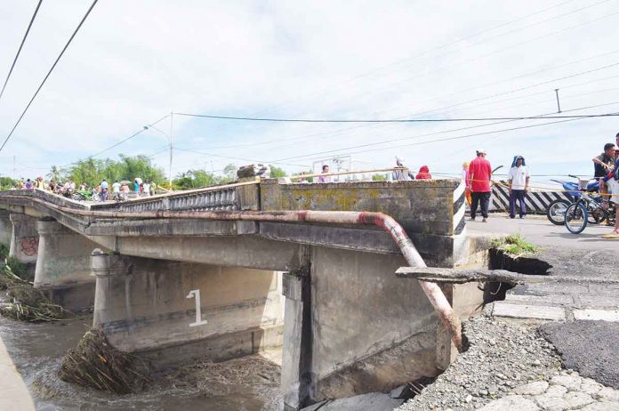 1-1 The damaged Suage Bridge in Janiuay, Iloilo