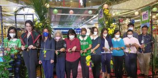 Department of Trade and Industry Region 6 OIC-regional director Ermelinda Pollentes (7th from left) leads the ribbon-cutting ceremony to officially open the 2022 Panubli-on Regional Trade Fair at the SM City Iloilo on Wednesday, Nov. 16. DTI-6 PHOTO