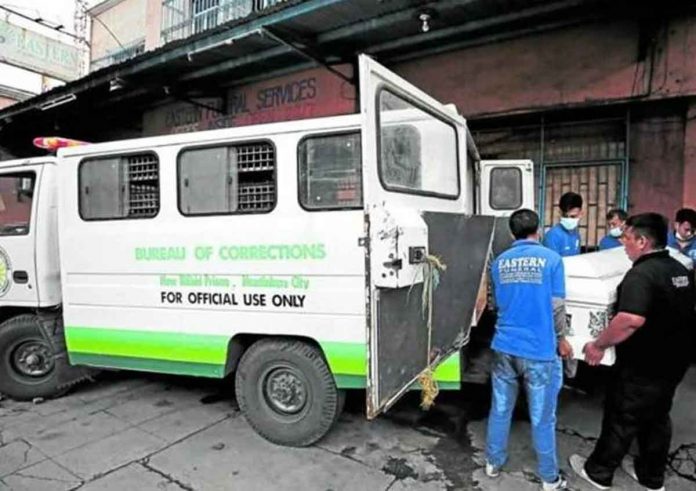 bilibid-cadaver ‘FINDING THE TRUTH BEHIND THE DEATHS’. Workers of Eastern Funeral Services bring out a coffin containing the body of a deceased inmate, one of the more than 100 cadavers piled up at the funeral home since December last year. RICHARD A. REYES, PHILIPPINE DAILY INQUIRER