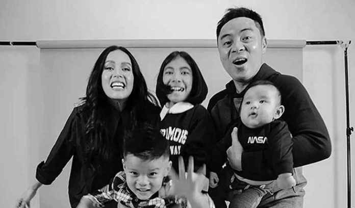 chtio-neri-family Chito Miranda and Neri Naig with daughter Pia and sons Miggy and Cash. PHOTO COURTESY OF PUSH