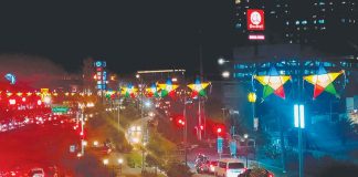 Colorful giant parols are now the main attractions on Iloilo City’s main thoroughfares. The annual “Christmas Parol of Hope” is a partnership between the Iloilo City government and Philippine Chamber of Commerce and Industry. AJ PALCULLO/PN