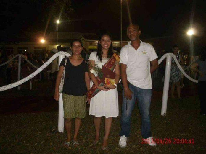 shayne Shayne with her parents during her graduation in BS Management at the University of the Philippines Visayas (UPV), with the assistance of SM Foundation Inc. (SMFI)
