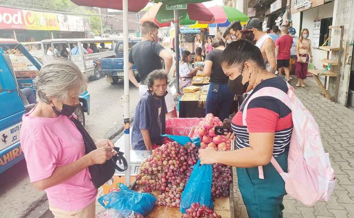 The Iloilo City government is allowing open sidewalk vending in select areas from Dec. 1 to 31, 2022 in time for the holidays. PN FILE PHOTO