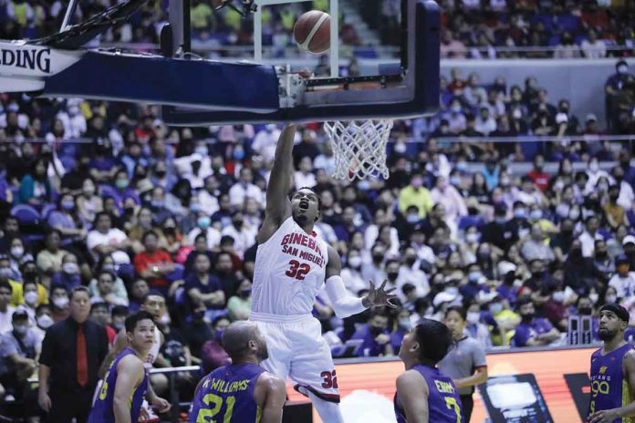 sports-Ginebra Barangay Ginebra San Miguel Kings’ Justin Brownlee goes for a one-hander as TNT Tropang Giga’s Kelly Williams and John Paul Erram look on. PBA PHOTO