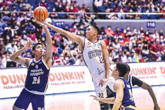 sports-UP University of the Philippines Fighting Maroons' Zavier Lucero stretches for a layup. UAAP PHOTO