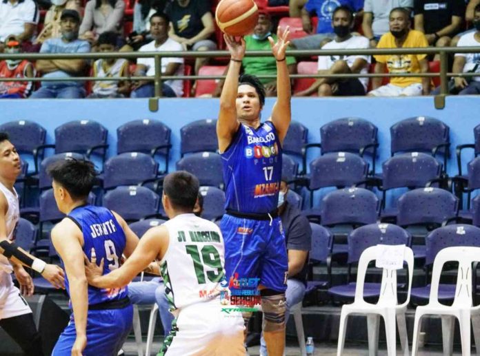 Alwyn Alday of Bacolod BingoPlus was left all alone by the Zamboanga City Family Sardines defense for a jump shot. MPBL PHOTO