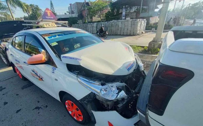 vehicular-accident-(2) A taxi, pickup and sport utility vehicle collided on Wednesday morning on the national highway in Barangay Mali-ao, Pavia, Iloilo. AJ PALCULLO/PN