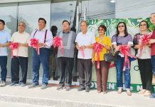 Mr. Allen Son Tan (rightmost), Vice President for Operations, led the ceremonial ribbon cutting of DBC Homes’ office located at Mandurriao, Iloilo City, yesterday. With him were (from left) Iloilo City councilor Miguel Treñas; Mr. Alfonso Tan, president of Diversion AGT & Sons, Inc.; former senator Franklin Drilon; Iloilo City mayor Jerry Treñas; former governor Arthur Defensor Sr.; Cosette Defensor; Michelle Defensor; and Helen Edith Tan.