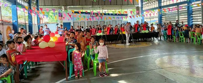 3 Around 100 children receive rice, groceries, slippers, and cash, among many other things, during the Regional Finance Service Office 6’s gift-giving activity in Barangay Zamora-Melliza in Iloilo City. AJ PALCULLO/PN