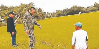 Iloilo Police Provincial Office director, Police Colonel Noel Aliño (center), visits the crime scene of the Sept. 14, 2022, killings of three businessmen – Jan Paul Mark Bosque, Chrysler Floyd Fernandes and Mark Libao – in Barangay Villa Pani-an, Estancia, Iloilo. The Iloilo Provincial Prosecutor's Office on Dec. 10 dismissed the three counts of murder charges filed against 11 respondents for insufficient evidence. IPPO PHOTO