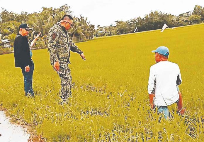 Estancia-cmyk Iloilo Police Provincial Office director, Police Colonel Noel Aliño (center), visits the crime scene of the Sept. 14, 2022, killings of three businessmen – Jan Paul Mark Bosque, Chrysler Floyd Fernandes and Mark Libao – in Barangay Villa Pani-an, Estancia, Iloilo. The Iloilo Provincial Prosecutor's Office on Dec. 10 dismissed the three counts of murder charges filed against 11 respondents for insufficient evidence. IPPO PHOTO